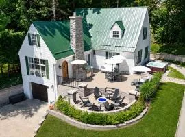 NEW! The Frankfort Beach Retreat - Gorgeous!