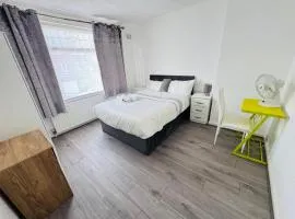 Victoria Rooms Dagenham East Station High Street