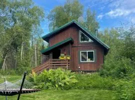 Charming Loft Cabin 7 mins to Downtown Talkeetna