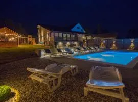 Natura Lux Holiday House with Pool and Jacuzzi