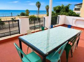 Casa con vistas al mar y jardín