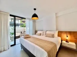 Studio completo - Cama king - Varanda - Ótima localização