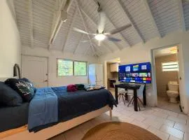 Studio apartment near Friar's Bay beach
