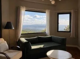 Casa Alegre - Stunning Taal View with Rooftop Deck Family House