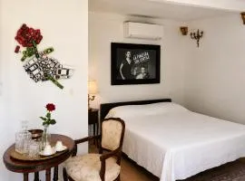 LA FINESTRA SUL CORTILE Suite indipendente con bagno privato