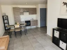 Cozy apartment with parking near Caen