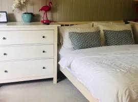 Private Studio, Own Entrance, Kitchen & Bathroom, Fast WiFi