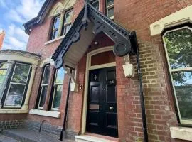 7 Bed, 7 BR Victorian Accom - Sleeps 14