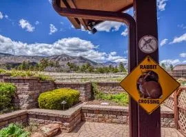 BunnyLand Lodge Panoramic Mt. Views Fantastic Backyard Patio Scenic Location in Flagstaff