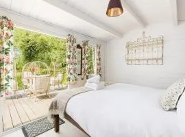 Gorgeous Luxury Cabin in the Woods - Cotswolds - Pass the Keys