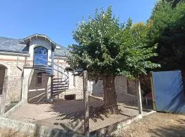 Appartement climatisé avec cour et jardin