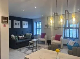 The Penthouse Luxury Central Apartment