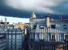 Place MAUBER Joli Studio équipé Vue tout Paris Calme Lumineux AC Ascenseur