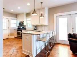 Urban Bungalow, vacation home in Austin