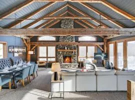 Hyttå – Scandinavian Mountain Retreat with Hot Tub & Private Clubhouse