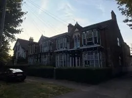 1 bed apartment within a Victorian townhouse