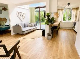 Cozy family chalet with spacious garden in the nature between Amsterdam Haarlem and Schiphol Airport