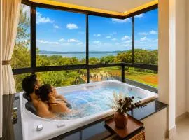 Pousada com piscina, jacuzzi e com vista em Capitólio - Casa Decore