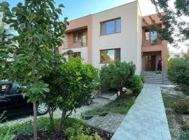 4 Bedroom Elegant, beautiful and spacious home with a botanical garden