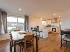 Salt House - Walk to Surf - Sleeps 8