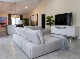 Palm Beach Getaway with hot tub & mini golf near beaches, downtown, and plenty of shopping