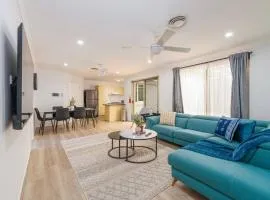 3BR Guesthouse w Sunroom Near Stanhope Leisure