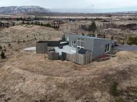 Modern 4BR Holiday Home with Hot Tub and Sauna