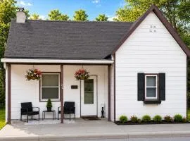 Downtown 2 BR Cottage Close to IU