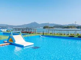 Goseong Bluebeach Pension&Glamping