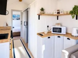 The Gatwick Cabin With Airport Parking Available