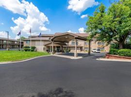 Quality Inn & Suites Lawrence - University Area, hotel en Lawrence