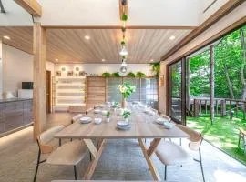 お湯掛け流し『草津温泉湯畑』徒歩圏内※温泉街を大勢で遊びたい & 癒されたい
