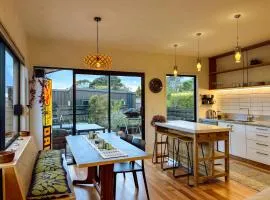 Kowhai Cabin - Serene Scandi Escape in Hokitika
