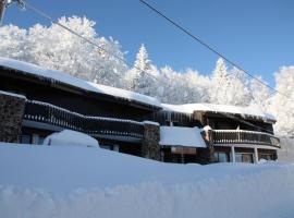 Chalet Hotel Les Marmottes 2 étoiles NN, hotel v destinaci Montferrier