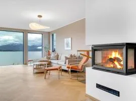Villa Fløylia - Luxurious with Sauna & Sea View