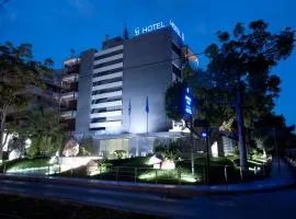 The Crystal Blue Hotel 