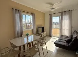 Itaguá - 1 quadra da praia, 2 quartos, 2 banheiros, acomoda 5 pessoas