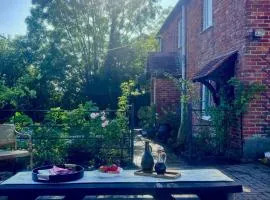 Beautiful Rural Dorset Cottage Escape - Sleeps 8