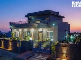 StayVista at Grey Sky 3 BHK villa with Pool, Balcony, and Scenic View at Udaipur