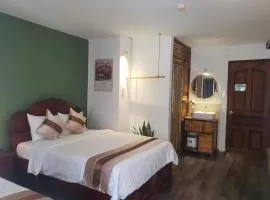The 1 hotel & Restaurant