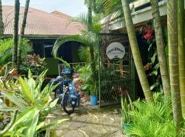 Cross Roads BackPackers Entebbe