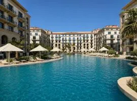 Sea Breeze, Marina Village