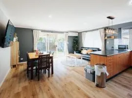 Peaceful North Lakes Haven – A Touch of Zen