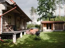 Quiet Log House Getaway in Nature