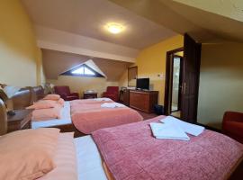 Sarlóspuszta Club Hotel、Tatárszentgyörgyのホテル