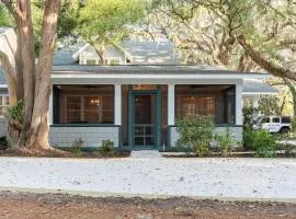 Put it in Park Cottage - Neptune Park St Simons Island Walk-to-Pier Rental