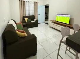 Casa completa - ar, wifi, garagem para 2 carros