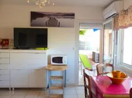 Beaches within walking distance private parking!