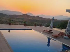 Villa Panorama - Private Swimming Pool & Parking
