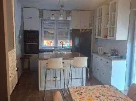 Apartament dwupoziomowy z 2 sypialniami